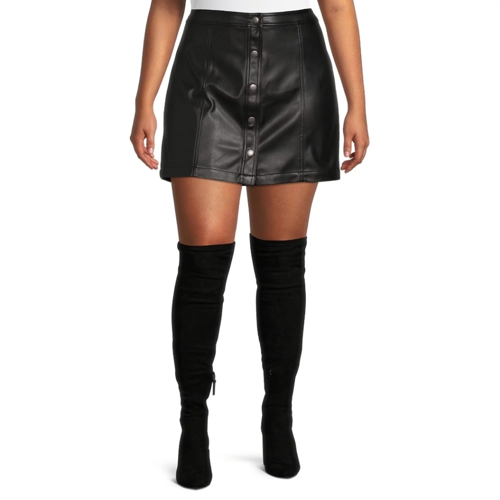 NO BOUNDORIES Plus Size Faux Leather Skirt Sz 3x